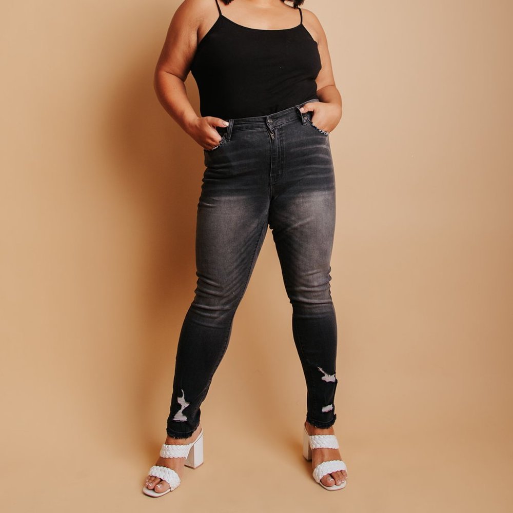 INCLUSIVE SIZING GREY DISTRESSED JEAN